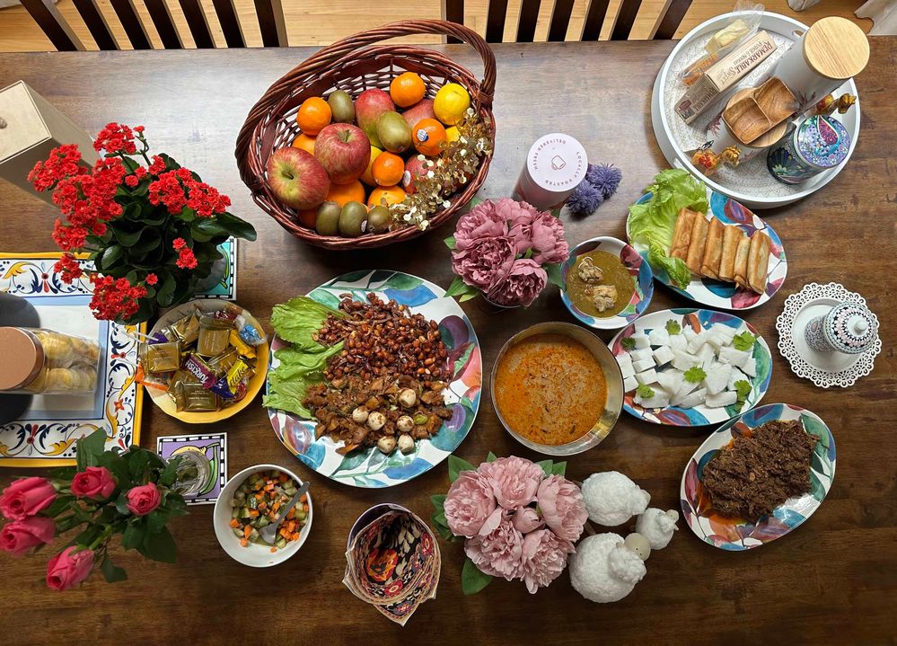Caption: Lebaran feast packed with Indonesian food at LG @indahnuria dining table