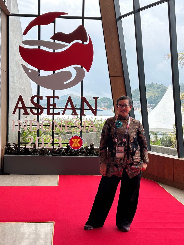 LG @indahnuria posed in front of the 42nd ASEAN Summit logo at Meruorah Hotel, Labuan Bajo, Indonesia