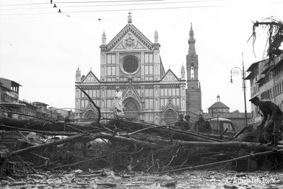 Firenze, Basilica di Santa Croce (Archivio foto Locchi)