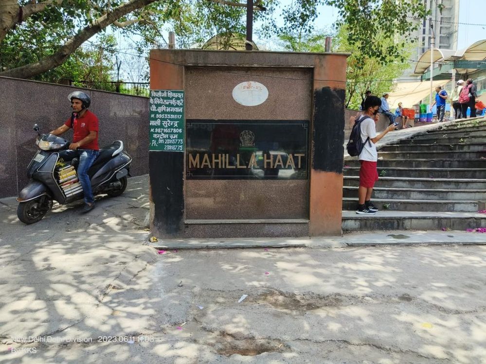 Entrance of Mahilla Haat Sunday Book Market, Daryaganj, Delhi.  The road at the entrance is not maintained but Acceebility is there