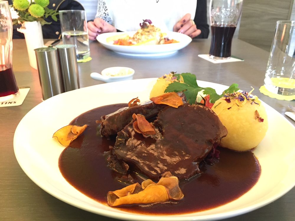 Sauerbraten, German typically food, Foto: Kathrin Lyhs @Ollis Restaurant in Herne