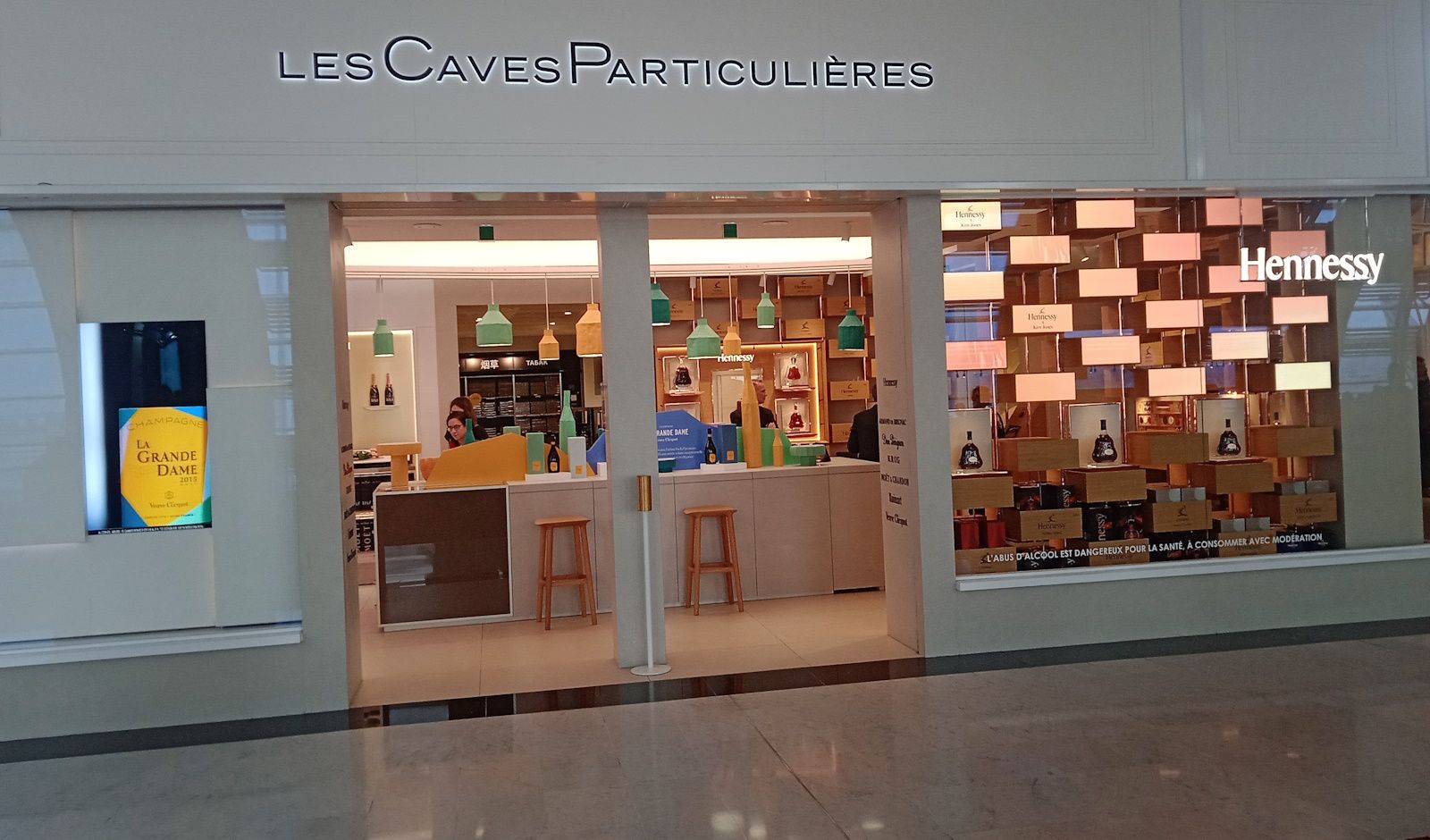 Local Guides Connect - Paris Airport StoreFront Photos - All Glam