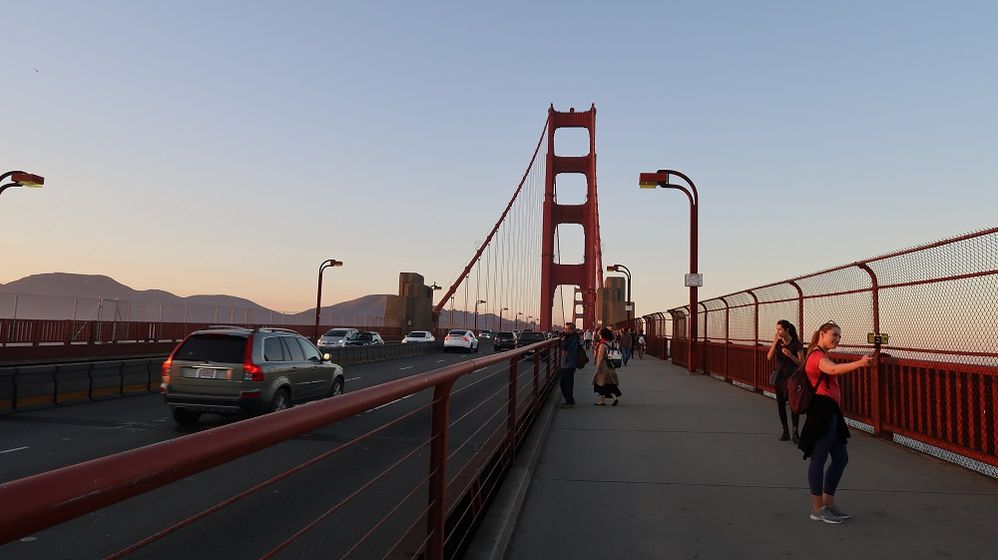 Menyeberangi Golden Gate Bridge. Photo by Budiono