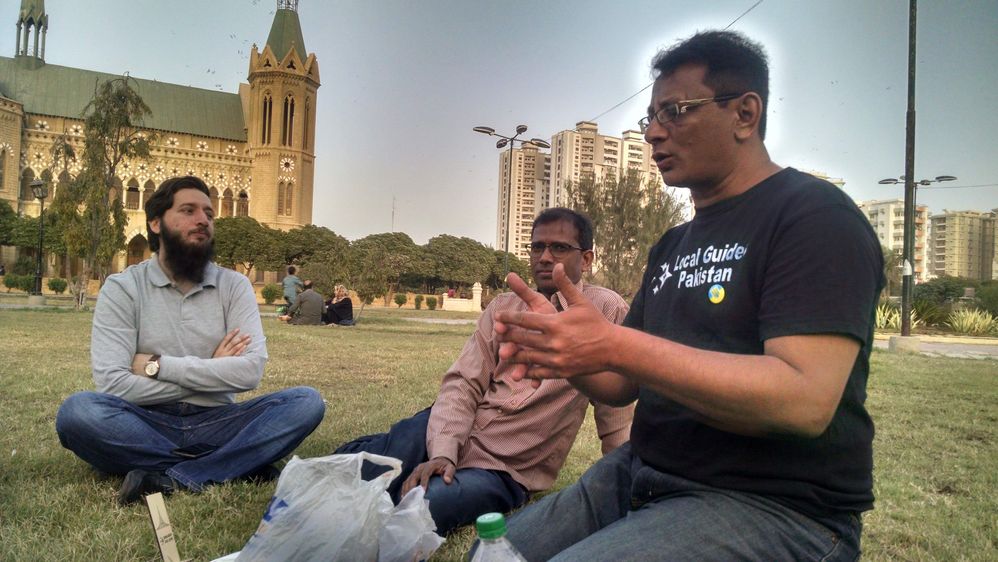 Caption: A photo of Kashif sharing his knowledge about helpful contributions on Google Maps during a meet-up. (Courtesy of Local Guide @KashifMisidia)
