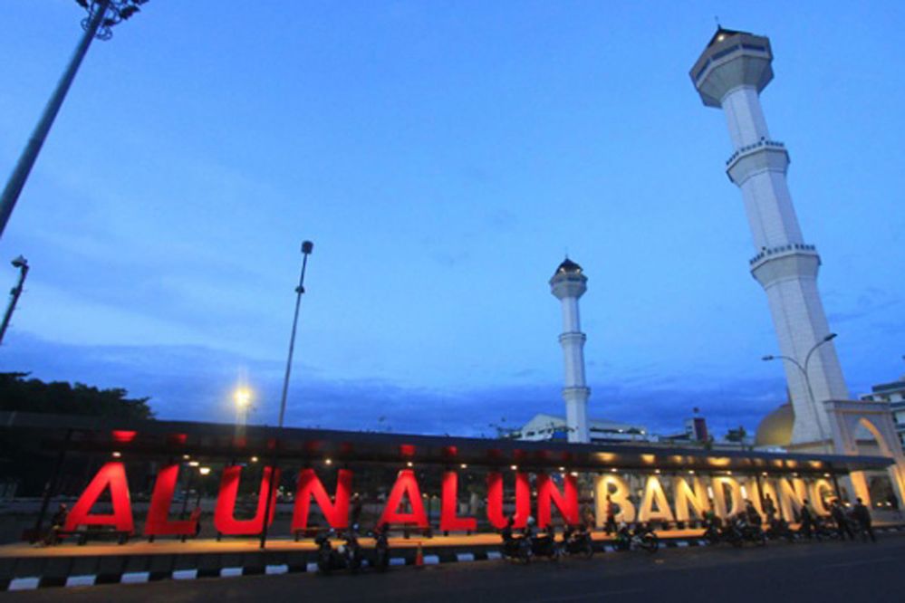 Front of Alun-Alun Bandung. source by Google