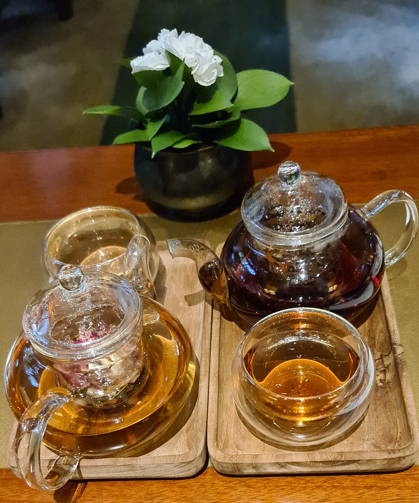Caption :  A photo of  Brawijaya Royal Wilis and Toffee Caramel tea. (Local Guide @Velvel)