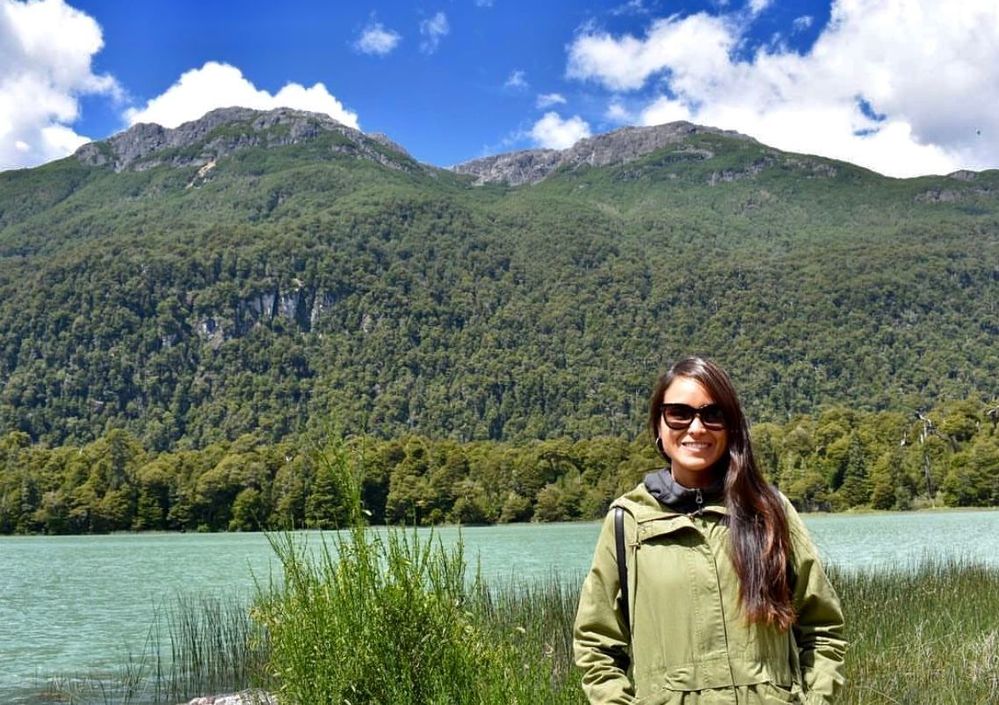 Caption: A photo of Priscila in front of the Lago Frías lake in Río Negro, Argentina. (Local Guide @PriscilaJimenez)