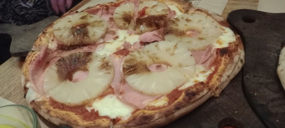 Leyenda. Pizza de ananá