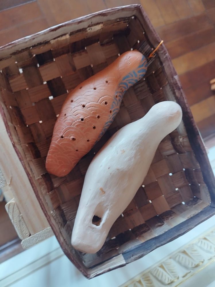 Instrumentos musical tipo flauta e assobio feito de cerâmica