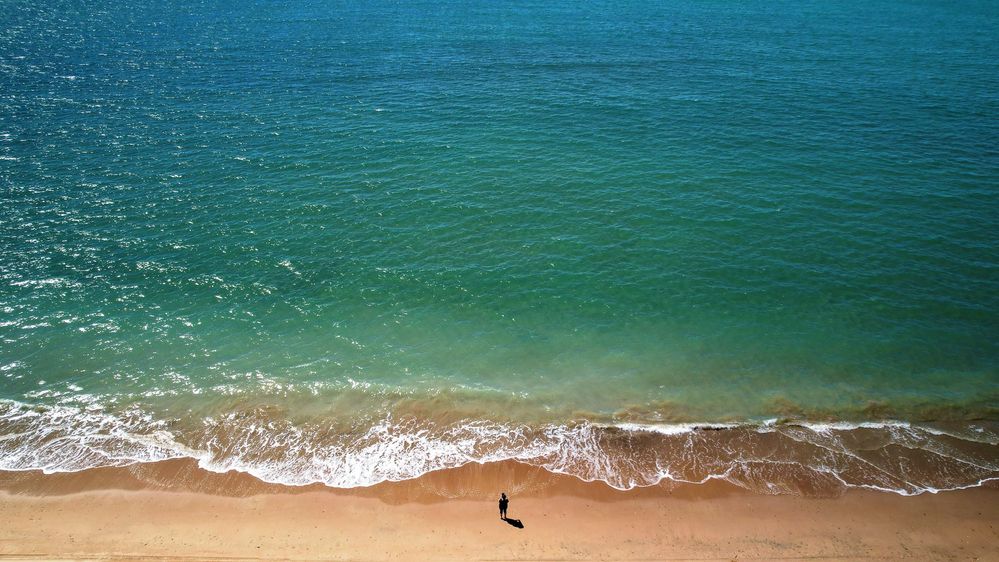 Caption: An aerial photo of Local Guide Teana looking at the emerald waters washing Lilley’s Beach in Boyne Island, Australia. (Courtesy of Local Guide @Teana_K)