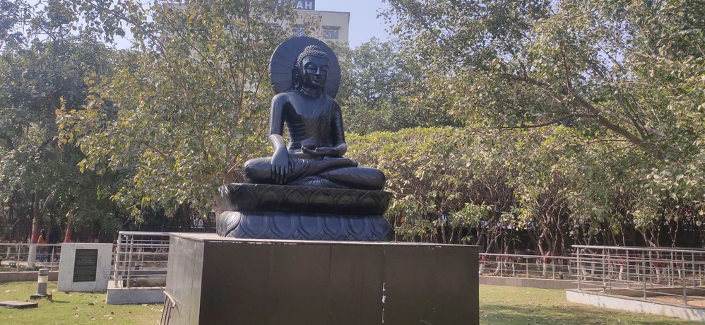 #photo Buddha statue  at park