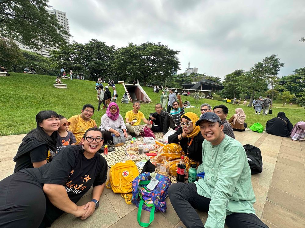 Some members of Jakarta Local Guides were meeting after Eid Al Fitr, or usually  called  halal bihalal, in Taman Hutan Kota, Jakarta