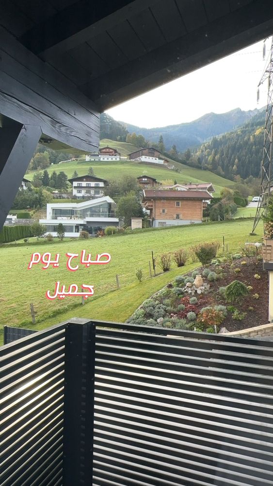 من نافذ الفندق في مدينة كابرون النمساوية