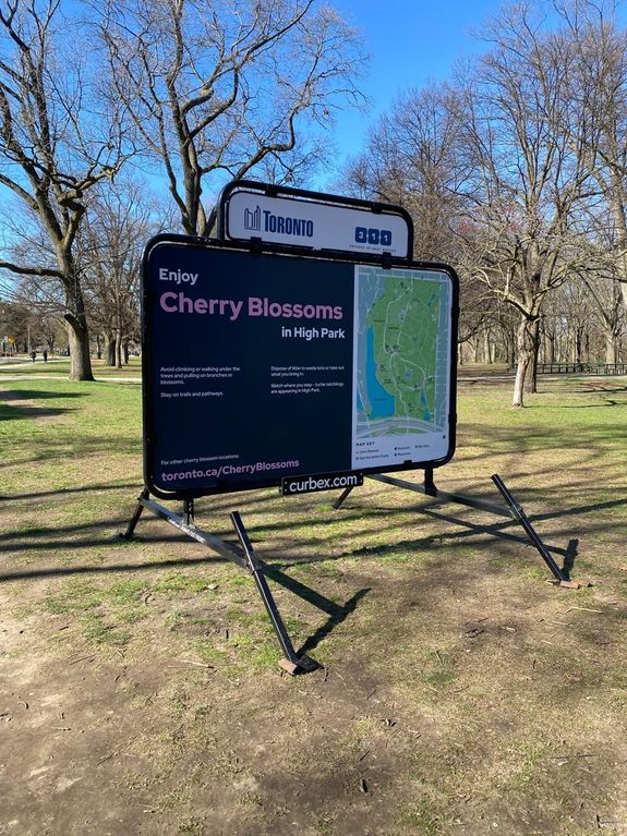 Sign with park map to arrive at the area with the Cherry Trees