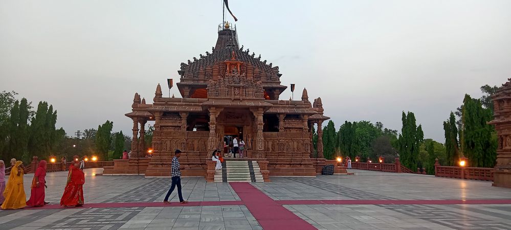 Img 1 - Birla Temple Entrance