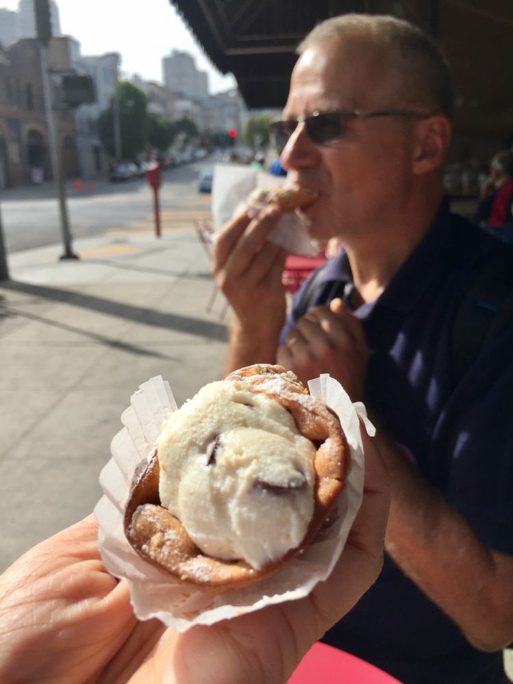 @ermest trying North Beach's famous Victoria Pastry's Cannoli.