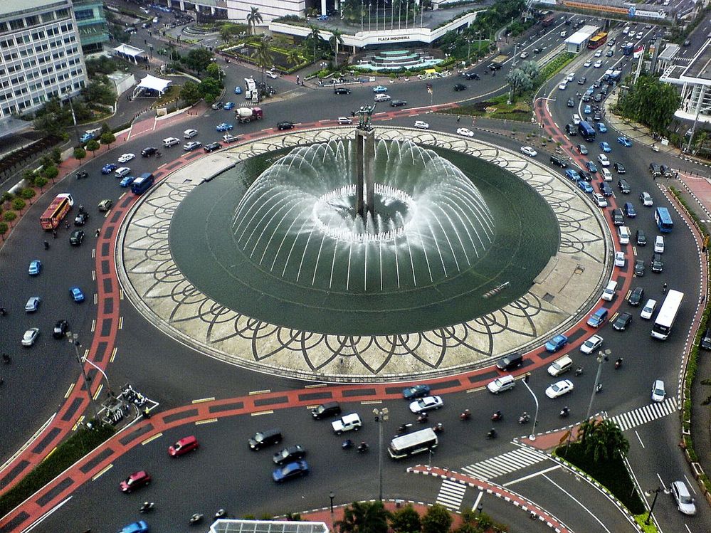 Roundabout-Jakarta_Bundaran_HI_()-CC-By-SA.jpg