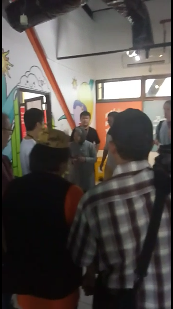 Bu Risma, Walikota Surabaya mengunjungi Koridor siang kemarin