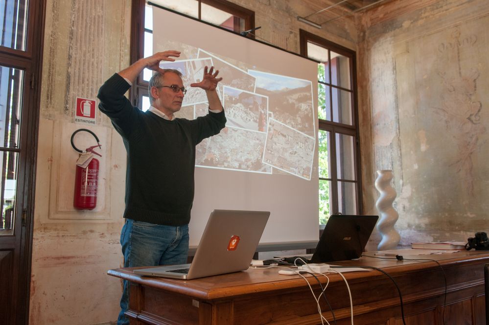 A conference in Thiene about re-building for the areas of the earthquake - photo taken by LucioV