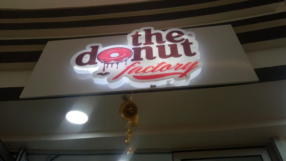 The donut factory located within the mall but appears in google map at another location.