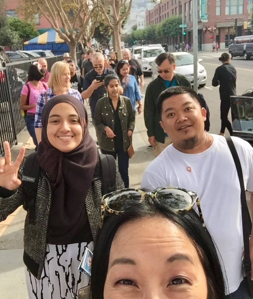 One of the fun moments captured during Local Guides Connect Moderator @paulpalinovich’s 36 Photowalk Summit Edition with Indonesia Local Guides @MutiahA & @BudionoS
