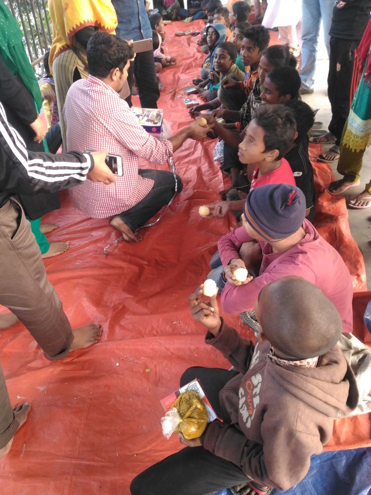 Photo: 10, Kids having sweets,