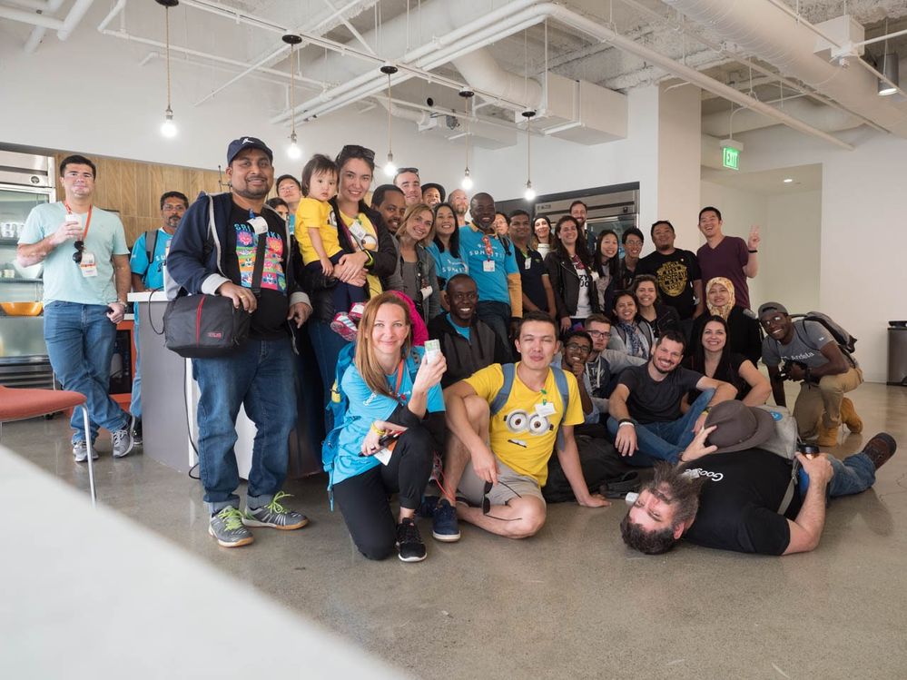 The lucky 39 Local Guides that got a #bestsummitever impromptu Google SF office tour, Photo: @PaulPavlinovich