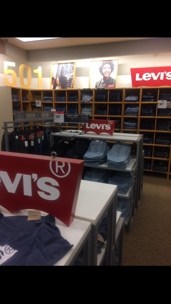 Levi’s Straus Outlet, Auburn, MA