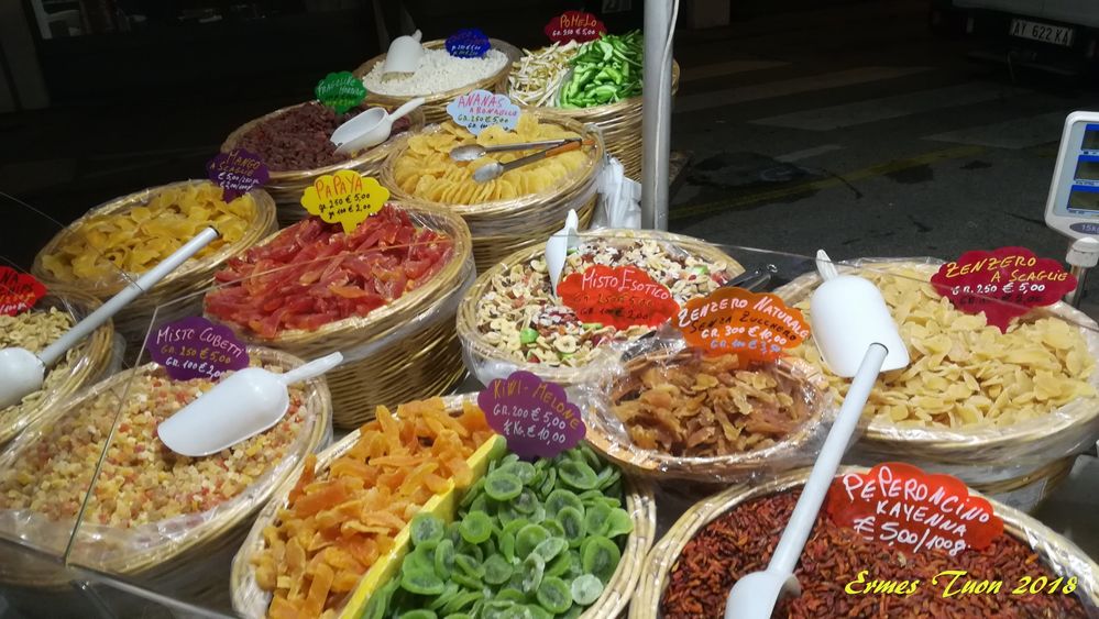 Street Market - Dried fruits