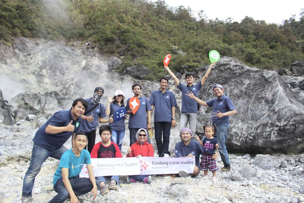 Bandung Local Guides is taking a pose at Wayang crater