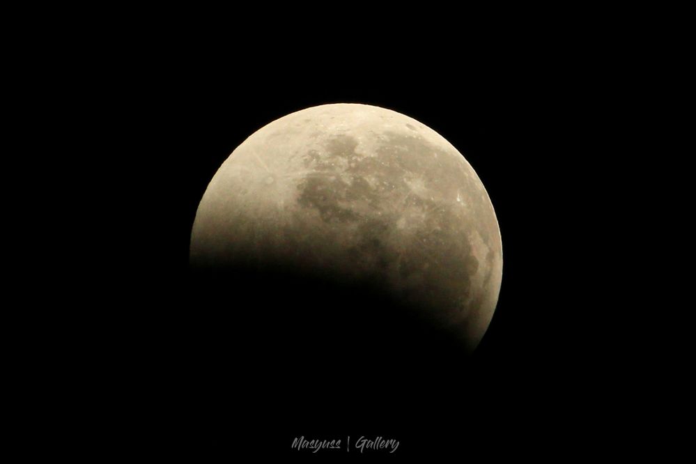Photo "Lunar Eclipse Moon" by @masyuss171