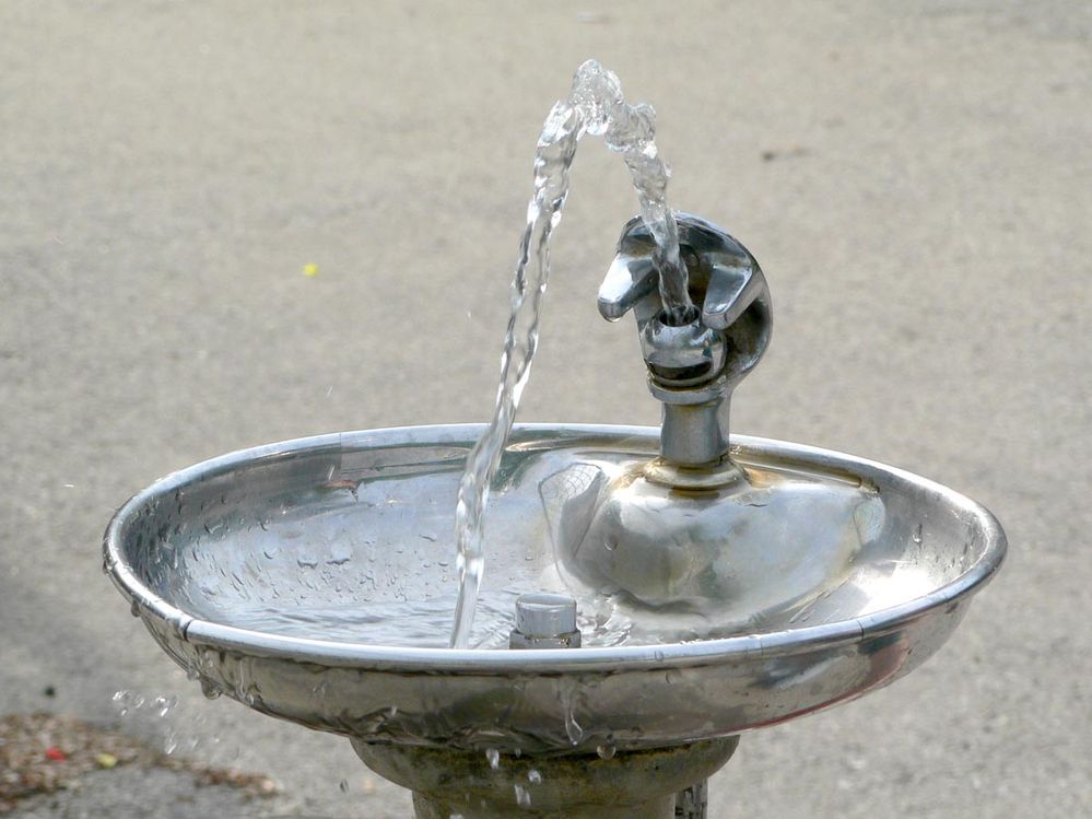 Image from https://en.wikipedia.org/wiki/Drinking_fountain