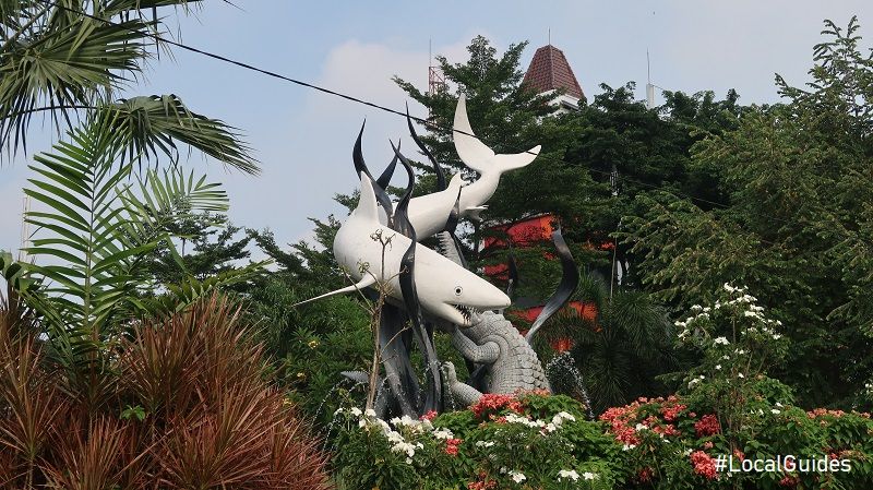 Sura (Shark) and Baya (Crocodile) statue in front of Surabaya Zoo