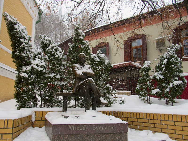 Statue of  Mikhail Bulgakov