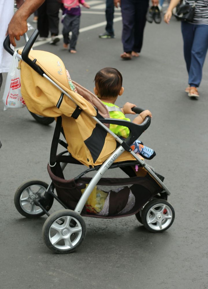 Kid enjoy CFD from his stroller