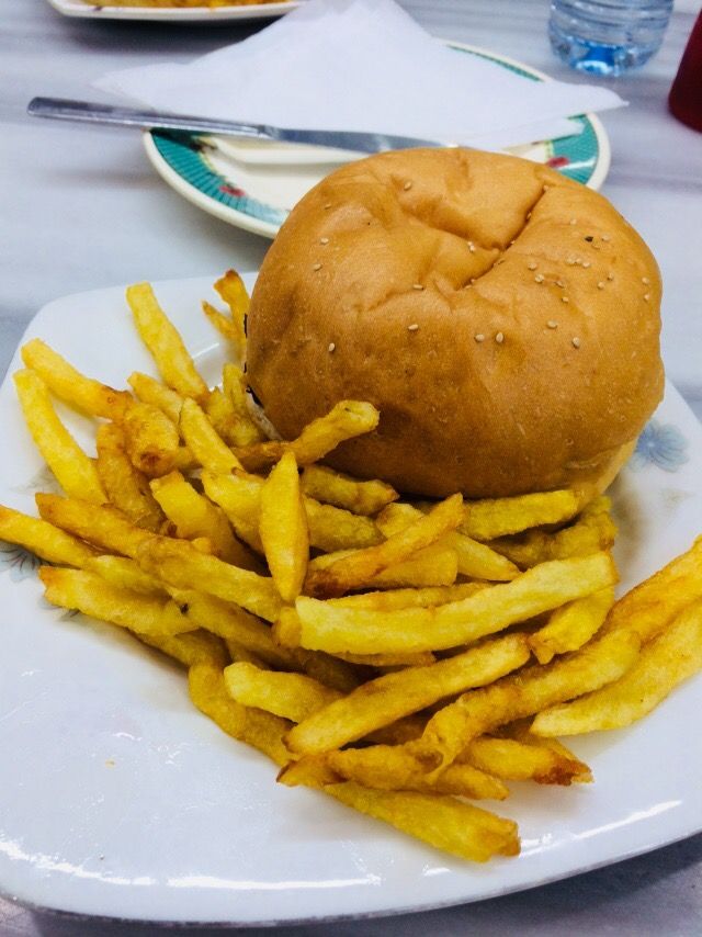 Beef burger with fried chips