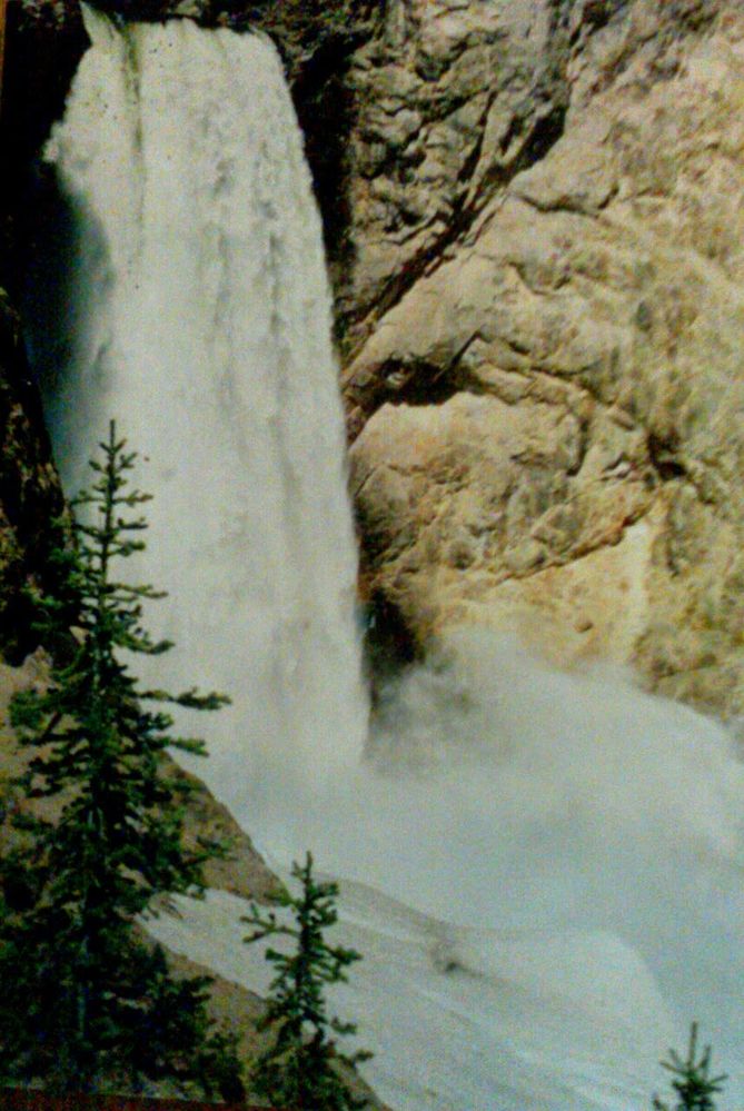 Big falls at Yellowstone Canyon