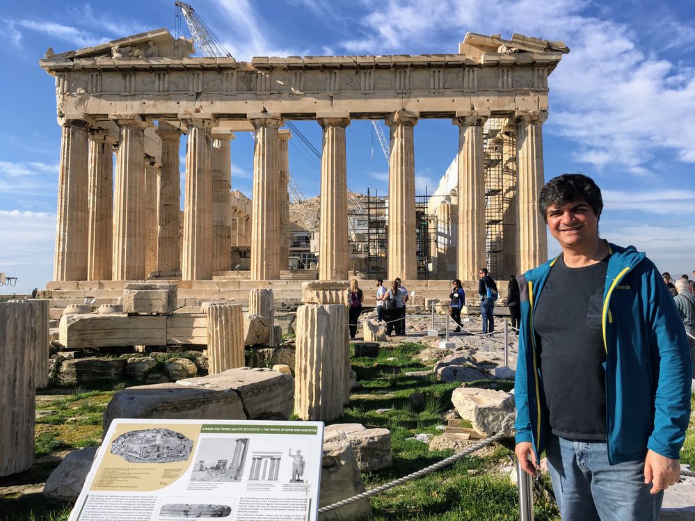 Farid viendo cómo Grecia está reparando la Acrópolis - en Lindos, Grecia - enero de 2016/Farid seeing how Greece is repairing the Acropolis - in Lindos, Greece - January 2016