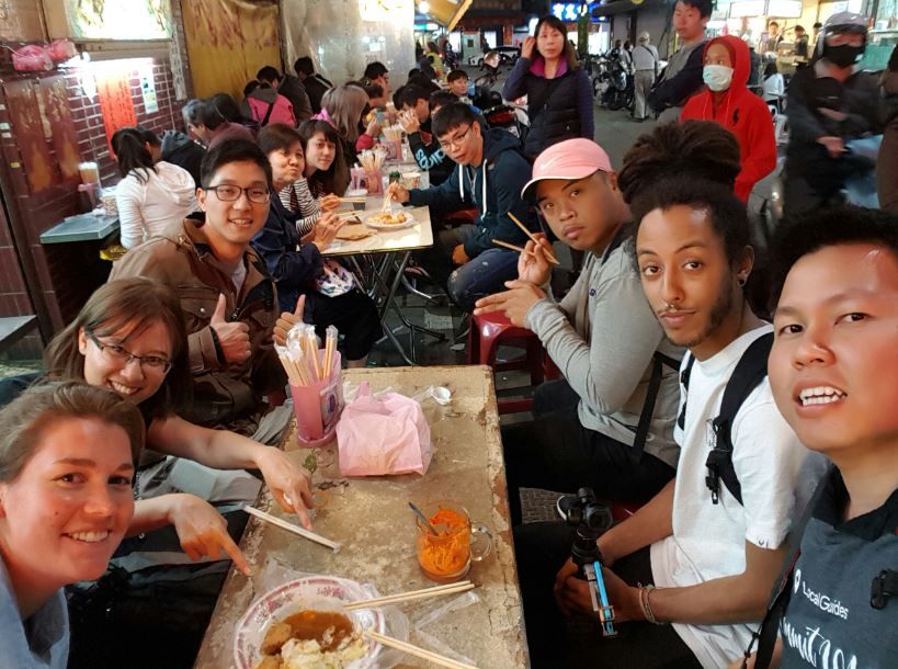 Food Crawl Walking tour with Ianju Chant, Local Guide from Taipei and other people