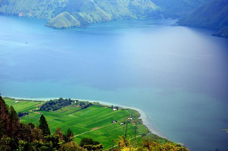 View Lake Toba, 1300 meters high from the sea level