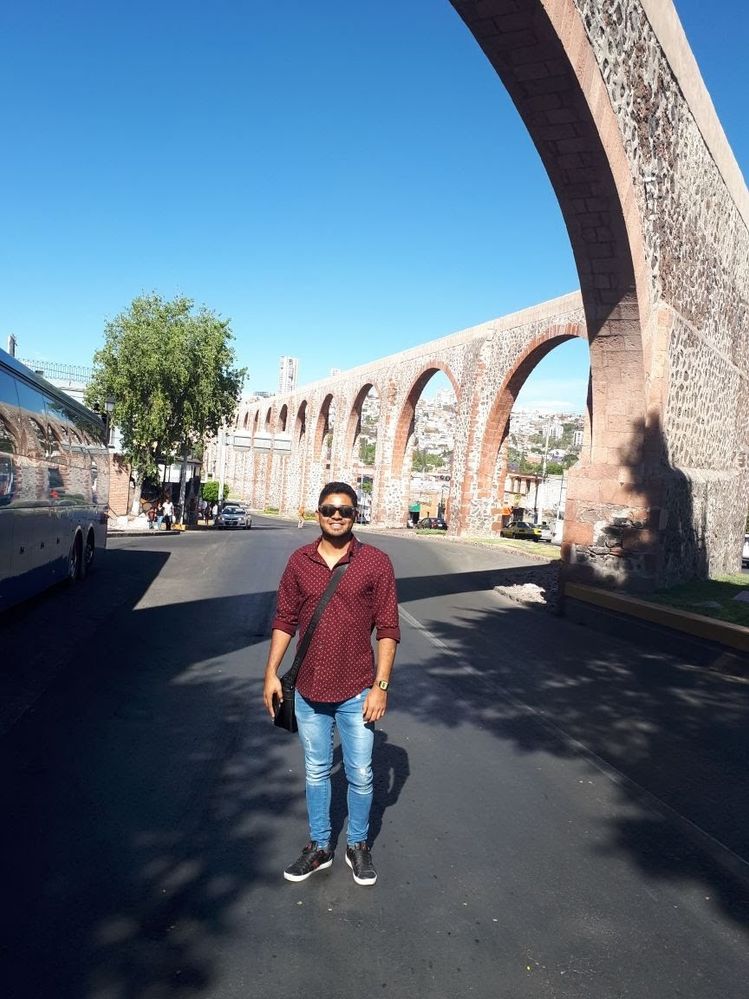Foto de mi último viaje a Querétaro, en los arcos.
