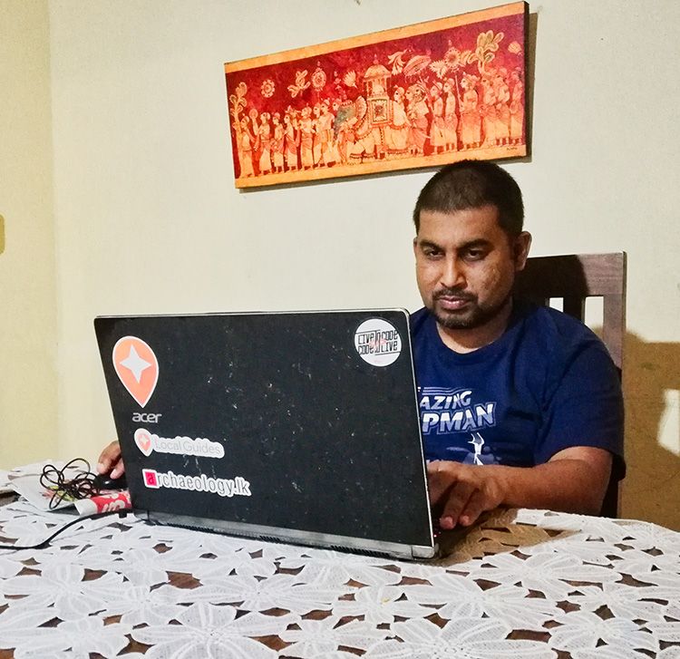 Same laptop with two new stickers...