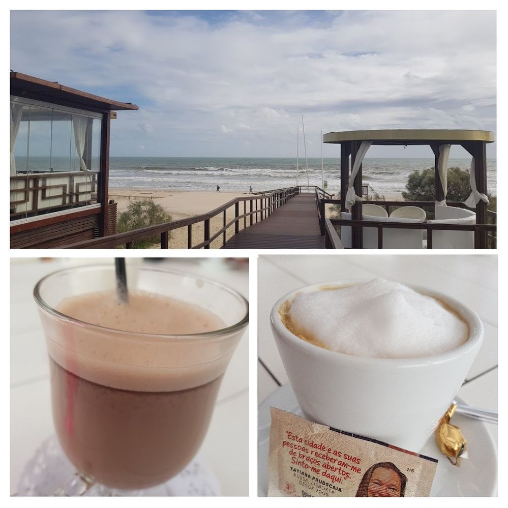 Café y chocolate con vista al mar...