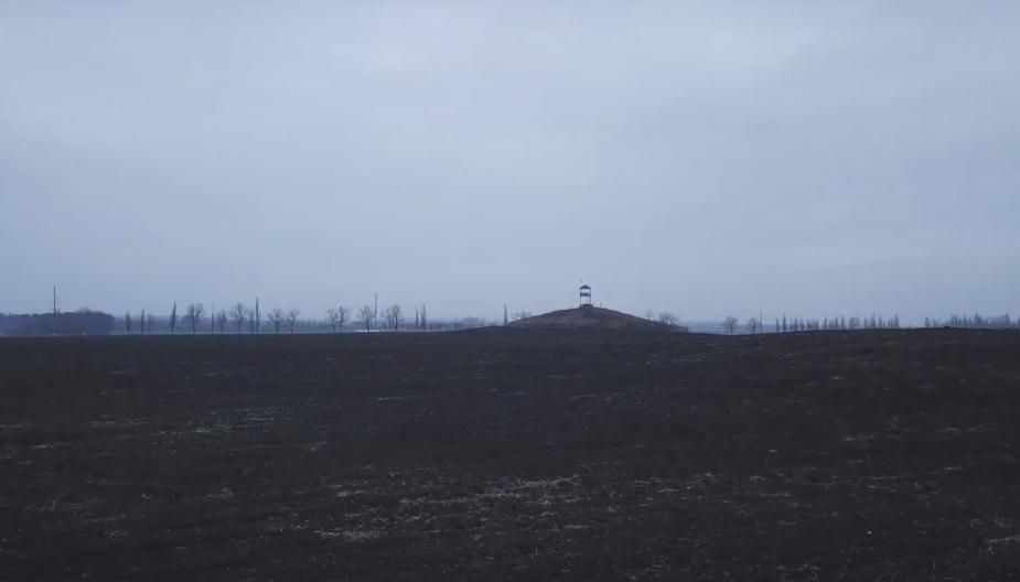 Mound with tower near Sergievskaja vill. View from the field around