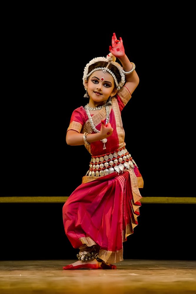 Modern Odissi is performed by children and adults, in solo or as group. Above is the Tribhanga posture of Odissi
