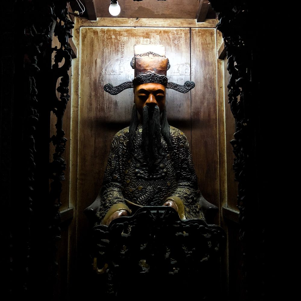 A statue of the Jade Emperor, a powerful deity in Chinese tradition.