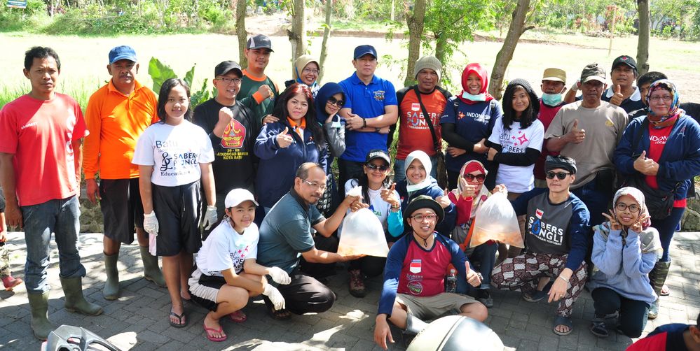 Batu Local Guides & Sabers Pungli -  Releasing The Fish.JPG