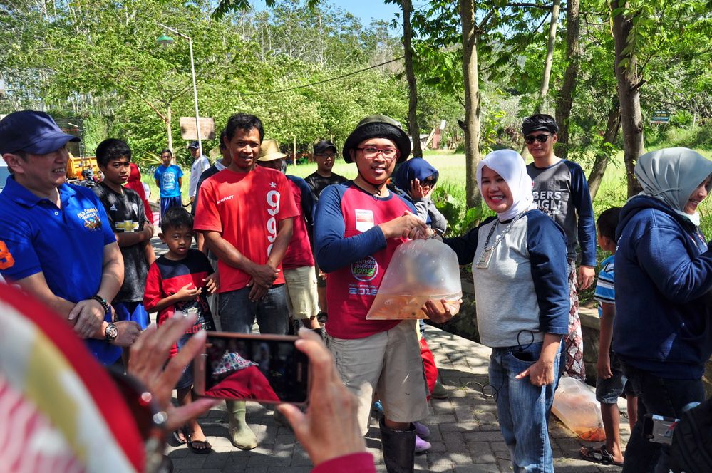 Batu Local Guides & Sabers Pungli -  Releasing The Fish  (34).JPG