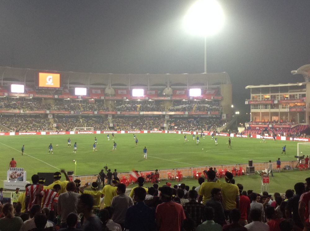Two Super League teams playing at D.Y. Patil stadium.