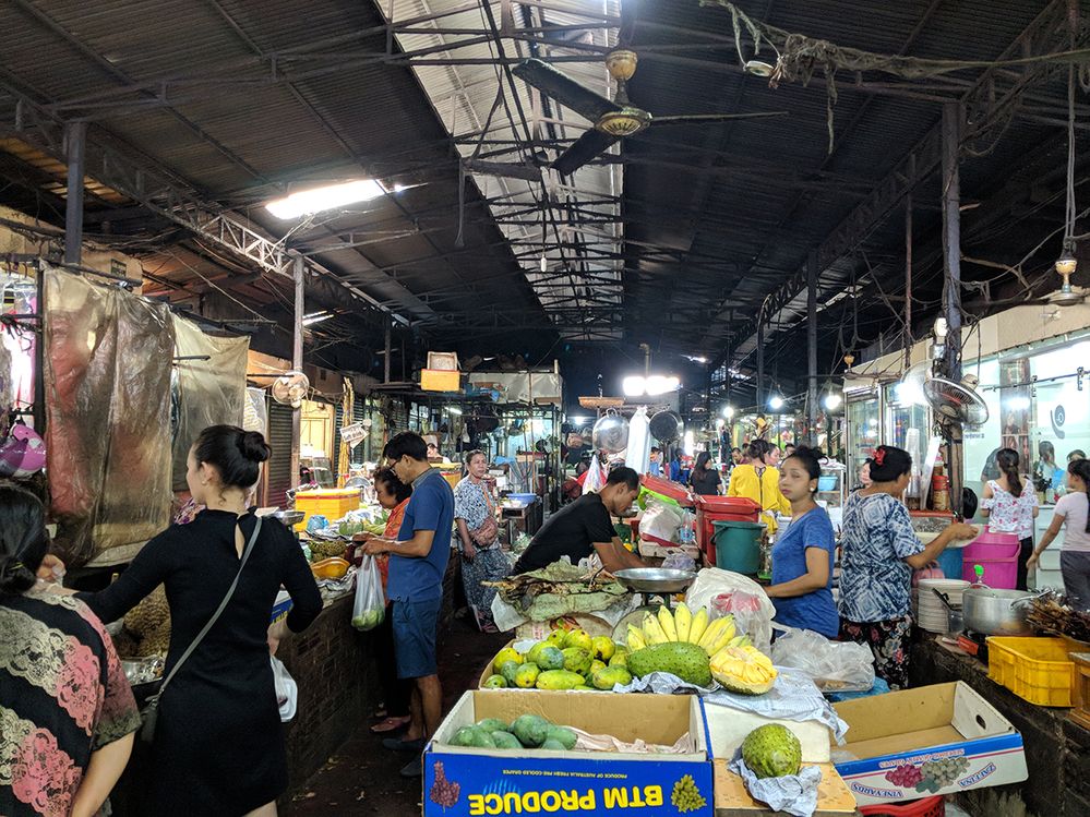 Food stalls (the middle of market)